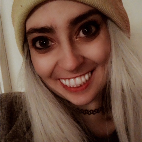 Meet your Posher, Hannah - Picture 2 of 3